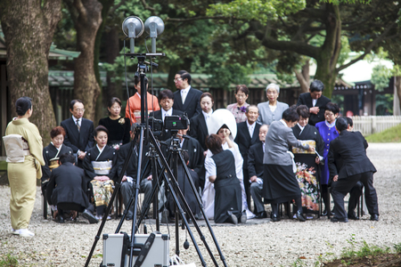 TOKYO, JAPAN - NOVEMBER 5: Visitor in Tokyo, Japan on November 5, 2014. Visitor dresses up a traditional dree at Meiji-jingu shrine near Harajukuのeditorial素材
