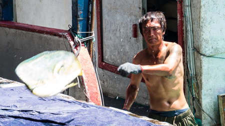 Taitung, Taiwan - May 28, 2016 : Fishing boats docked Chenggong Fishing Harbor remove fishing goodsのeditorial素材