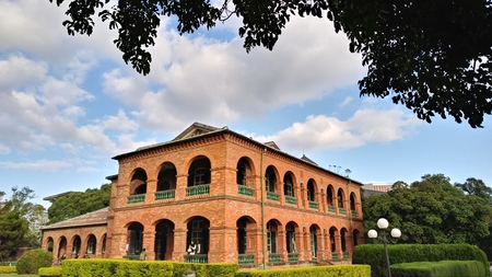 TAIPEI TAIWAN - DEC 26, 2017: Unidentified people visit Former British Consulate Residence Tamusi, Taiwanのeditorial素材