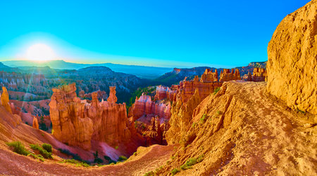 Bryce Canyon Thors Hammer Hoodoos Trail at Sunrise Golden Hour Panoramaの写真素材