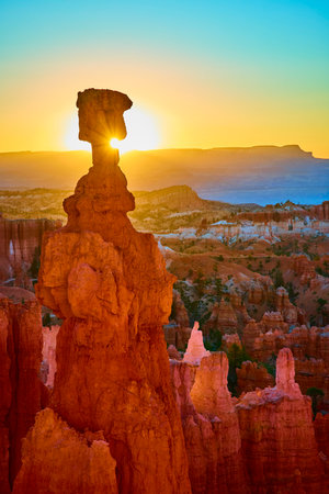 Thors Hammer Hoodoo at Sunrise with Sunburst and Vibrant Bryce Canyon Landscapeの写真素材