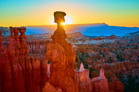 Thors Hammer Hoodoo Sunrise Sunburst Bryce Canyon National Park Utahの写真素材