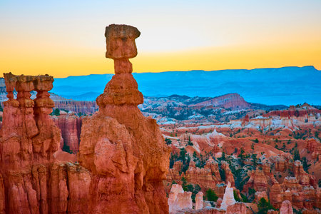 Thors Hammer Hoodoo Sunrise Light Over Bryce Canyon National Park Utahの写真素材