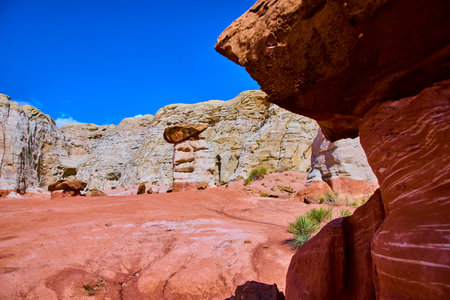 Balanced Hoodoo and Sandstone Cliffs in Kanab Utah Desert under Blue Skyの写真素材