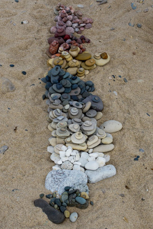 Piles of stones arranged by color on the sand seen from overhead at Illinois Beach, Zion, Lake County, Illinois, USA. Land of the Kiikaapoi, Peoria, Bodewadmiakiwen, Myaamia, Waazija, Ochethi Sakowinの写真素材