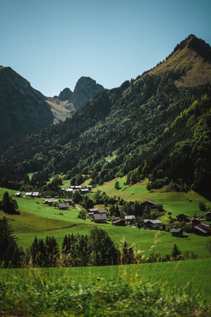 Wooden hut in the alps with mountains in the background Panoramaの写真素材