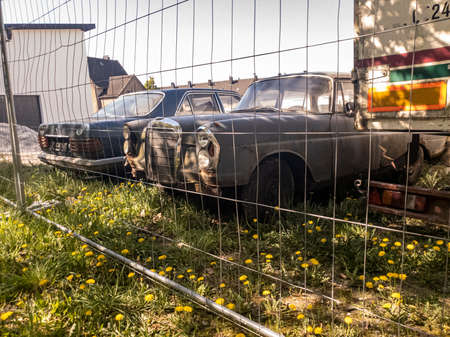 bremen, germany, 10.11.2019: old cars near the house, smashed premium cars over the fence. Mercedes-Benzのeditorial素材