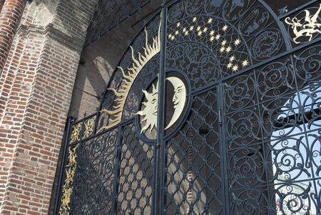 Sun and crescent on the gate of the leaning tower in Kazan Syuyumbikeのeditorial素材