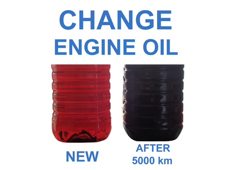 New and used engine oil in transparent bottlesの写真素材