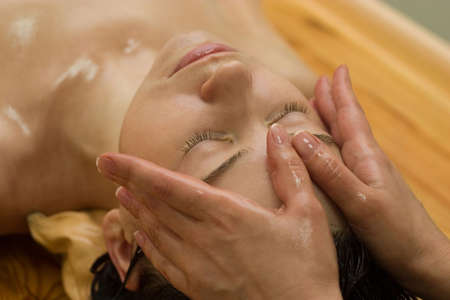 young woman on the ayurvedic aromatherapy oil massage procedureの写真素材