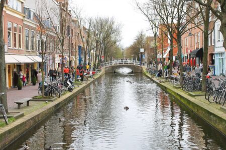 Canal  in Delft, Holland のeditorial素材