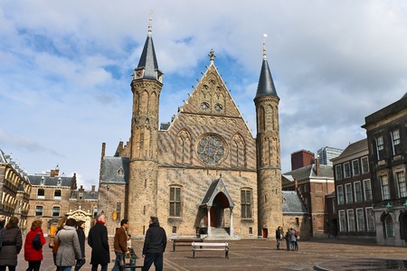 Ridderzaal, the Hague . Tourists visiting the sights. Den Haag.  Netherlandsのeditorial素材