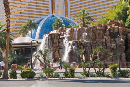 LAS VEGAS, NEVADA, USA - OCTOBER 20 : Waterfall near the Mirage hotel on October 20, 2013 in Las Vegas,のeditorial素材