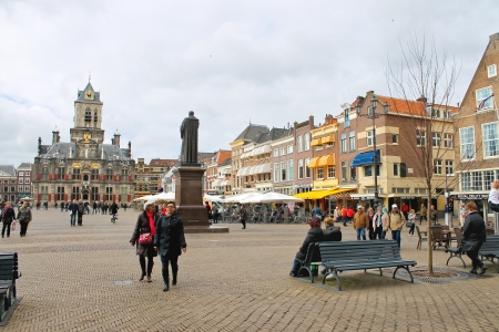 DELFT, THE NETHERLANDS - APRIL 7, 2012 : The central square and  church  in Delft. Netherlandsのeditorial素材
