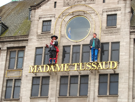 AMSTERDAM,THE NETHERLANDS - FEBRUARY 18, 2012 :  Statues on the facade of the museum Madame Tussauds in Amsterdam. Netherlandsのeditorial素材