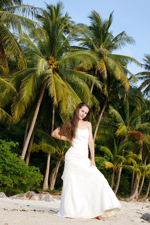 bride at the tropical beach の写真素材