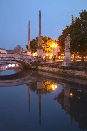 Prato della Valle at dusk, Padova, Veneto, Italyの写真素材