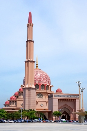 The Putra Mosque, or Masjid Putra in Malay language, is the principal mosque of Putrajaya, Malaysia  Construction of the mosque began in 1997 and was completed two years later のeditorial素材