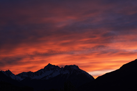 Sunset over mountains backgroundの写真素材