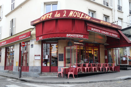 Le cafe des deux moulins, Paris Franceのeditorial素材