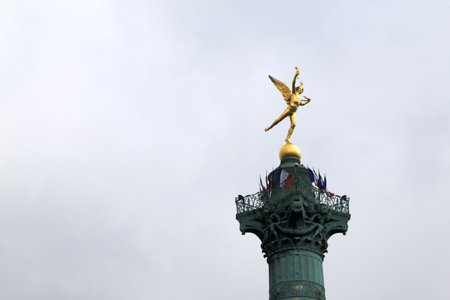 Golden statue Bastille Paris, Franceのeditorial素材