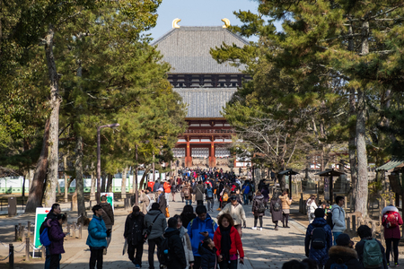 NARA, JAPAN - JAN 30, 2018: Tourists walking in entrance of Todaiji giant temple in Naraのeditorial素材