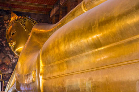 Reclining big Buddha gold statue in Wat Pho, Bangkok, Thailandのeditorial素材