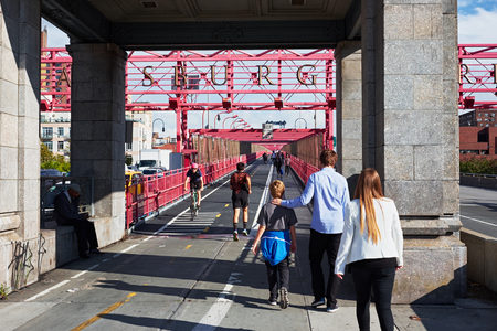 NEW YORK CITY - OCTOBER 16, 2014: people walking, riding and jogging at the entrance of the Williamsburg Bridge on the Manhattan sideのeditorial素材