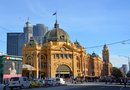 Melbourne, Australia - May 14, 2014  Historic Flinders Street Rail Station building on the banks of the Yarra River in Autumn のeditorial素材