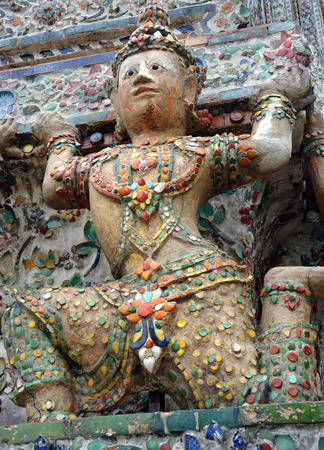 Wat Arun Temple of Dawn Dancer Sculpture with Mosaic Decoration in  Bangkok, Thailand.のeditorial素材