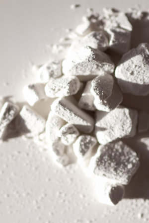 Powder pigments forming gentle gradients.