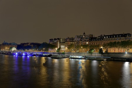 Highlighting buildings and ships on the river in Paris.の写真素材