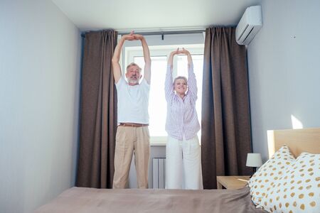 腕枕 の写真素材 イメージマート