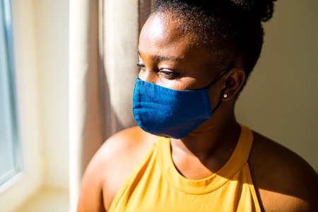 afro american patient sitting alone with hopeful for treatment Coronavirusの写真素材