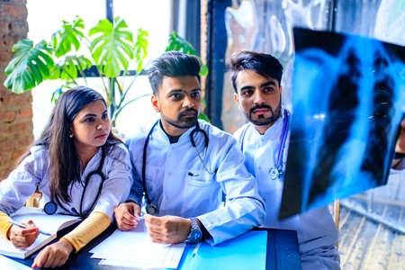 arabic people virus  vaccine getting vaccineの写真素材