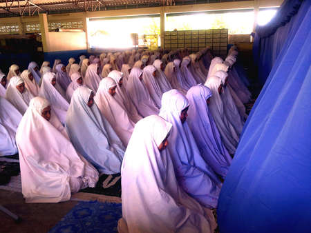 Islamic women praying in Thailandの素材