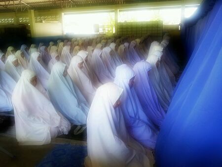Islamic women praying in Thailandの素材