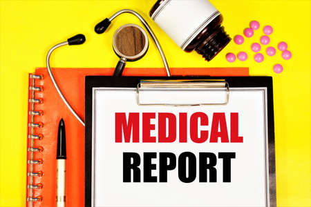 Medical report. A text label in the folder about the health status of the examined patient. Diagnosis of the study of a patient's disease in medical terms.の写真素材