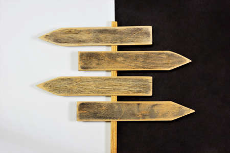 Arrows indicate the direction of selection, black or white.