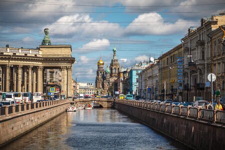 Saint Petersburg, Russia, August, 8, 2017 - Griboyedov Channel. View of the Church of the Savior on Spilled Blood (Spas na Krovi) and Kazan Cathedral (Kazanskiy Cathedral).のeditorial素材