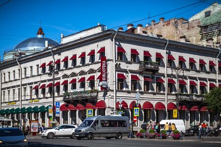 Saint Petersburg, Russia, August, 8, 2017 - Old house. House of the Dutch church - Dutch Reformed church. Nevsky prospect, 20. Cars and people are near the building.のeditorial素材