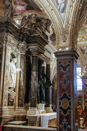 Beautifully decorated columns with arches in the templeのeditorial素材