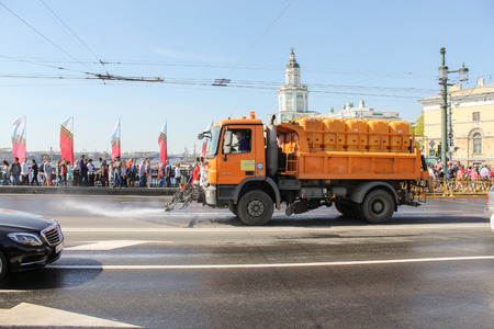 City watering machine. Celebration day of victory in the center of St. Petersburg.のeditorial素材