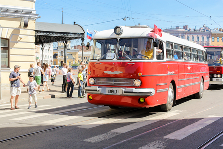 The parade of passenger and personal retro transport on the city day in St. Petersburg.のeditorial素材
