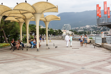 People walk along the embankment of Yalta.のeditorial素材