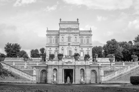Historically, an important architectural building landmark castle with garden and flowers and shrubs ladshaftnym design in the form of labyrinth in park at Villa Pamphili in Rome, capital of Italyのeditorial素材