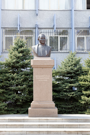 Almaty, Kazakhstan - August 29, 2016: Tynyshpaev Bust, Mukhamedzhan Tynyshpaevich. The first Kazakh railway engineer.のeditorial素材
