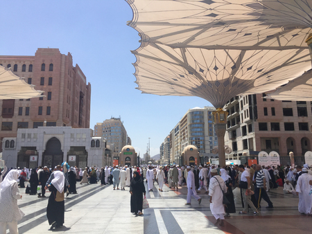 MEDINA, SAUDI ARABIA - APRIL 19, 2016 : Muslim Leaving The Prophet's Mosque In Medina After Afternoon Prayer.のeditorial素材