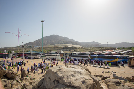 MEDINA, SAUDI ARABIA - APRIL 19, 2016 : Muslim Pilgrimages At Jabal Rahmah Where Hundreds Of Tourist Buses Waiting At The Roadside.のeditorial素材