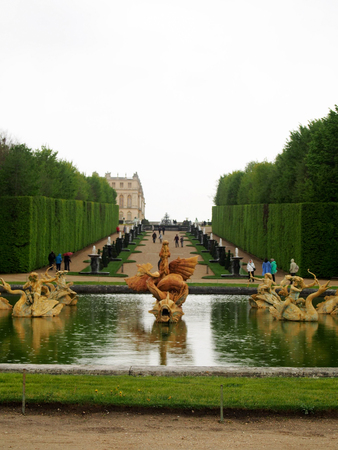 An ornate fountain at the gardens of Versailles in France.のeditorial素材